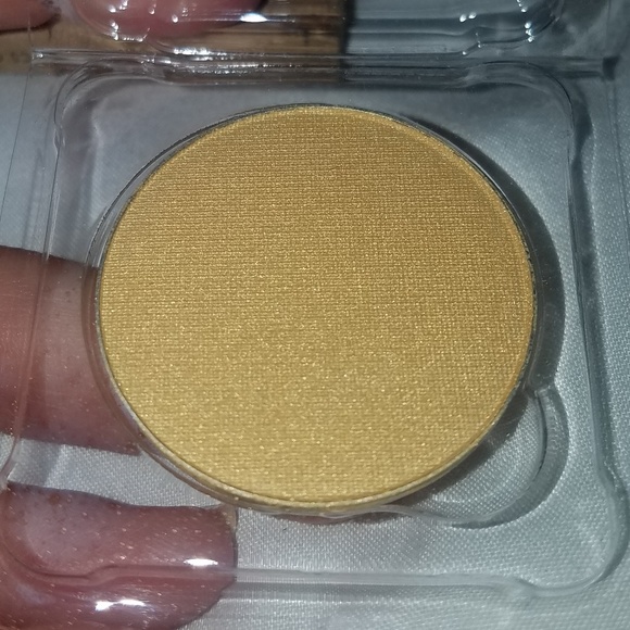 Stila eyeshadow - Picture 2 of 3
